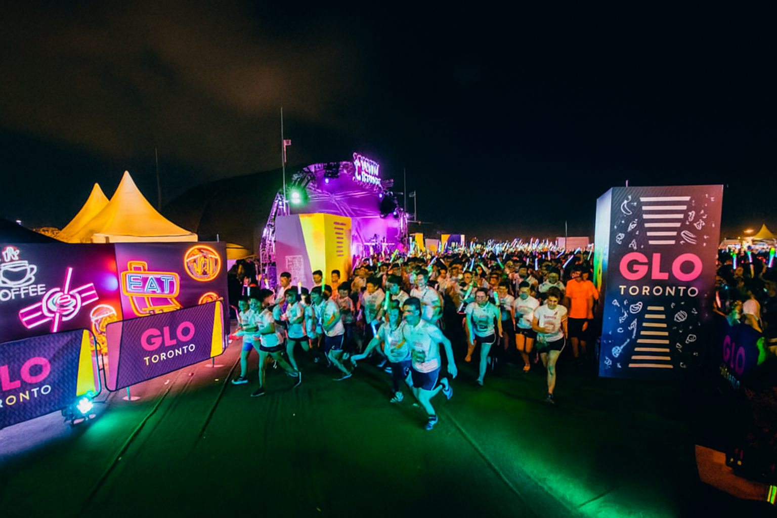 Crowd at GLO Toronto Race